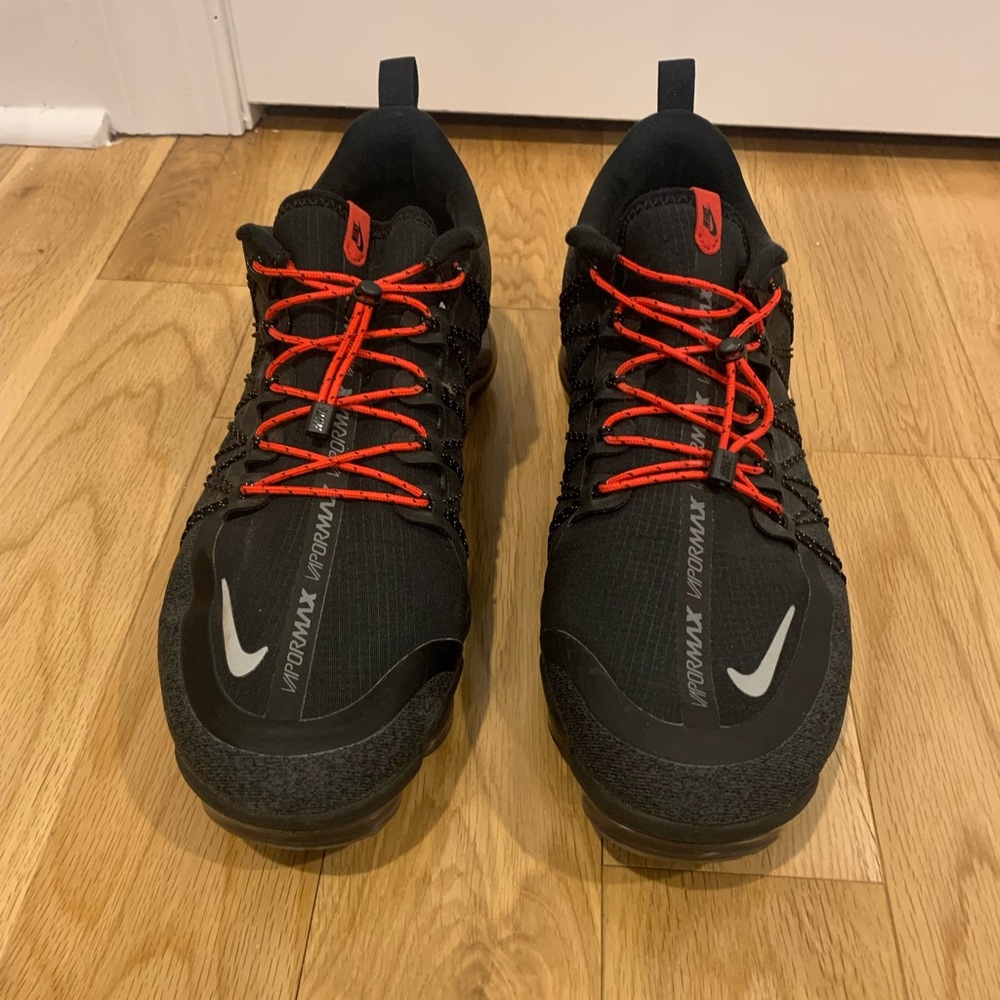 NIKE AIR VAPORMAX RUN UTILITY - SIZE 10 - GOOD CONDITION